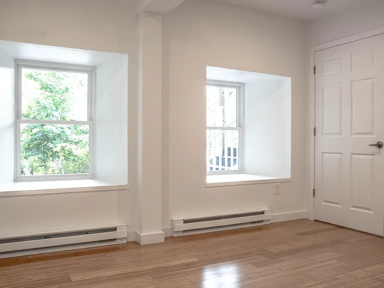 541 Main St #4 — Photo 10