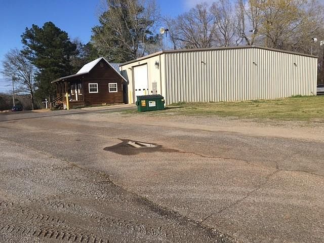 2nd image of 1420 Bear Creek Rd E