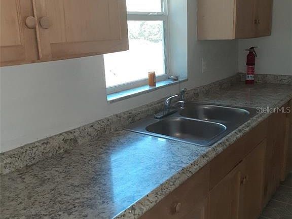 5th image of 1378 Rockhill St
