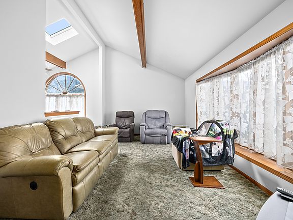 5th image of 8515 Leclaire Ave