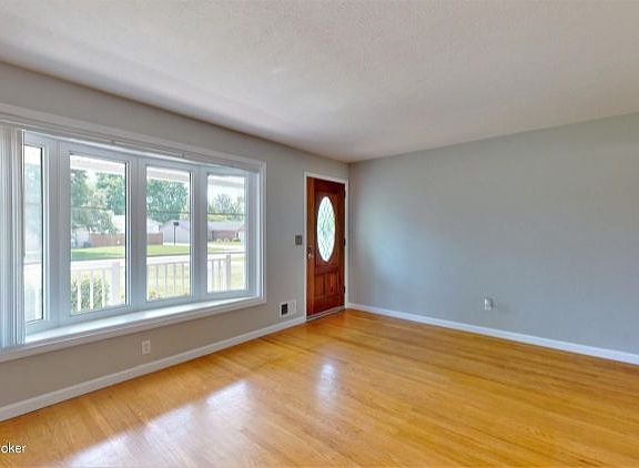 5th image of 11600 Gamay Ln