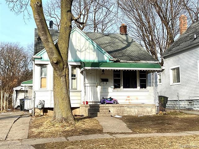 2nd image of 17171 Vaughan St