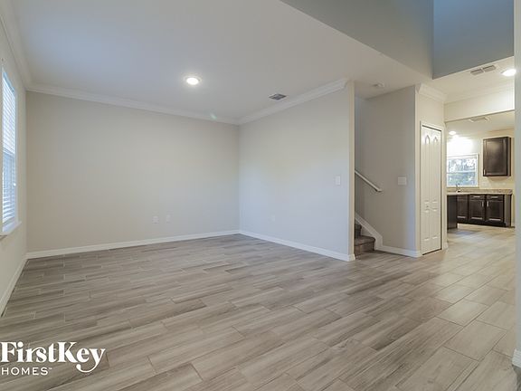 3rd image of 5644 Reagan Ave