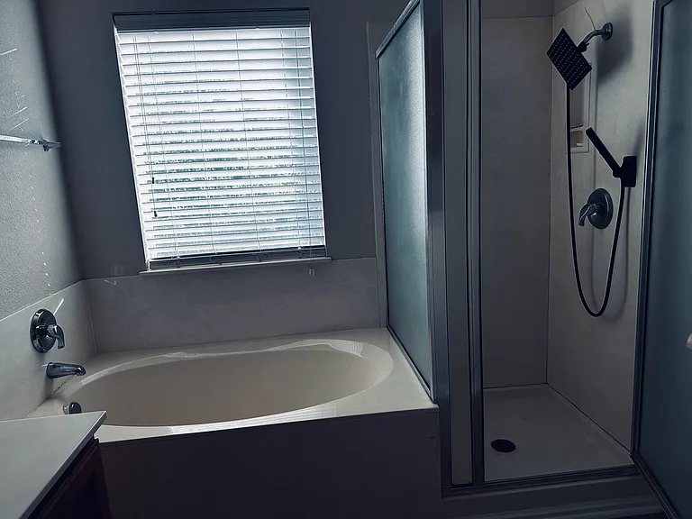 Master's bed shower open