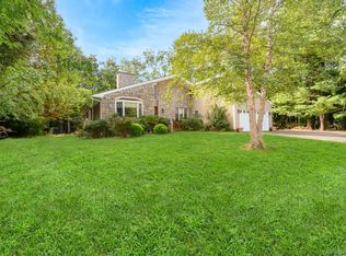 8 Sunset Ln E, Miller Place, NY 11764