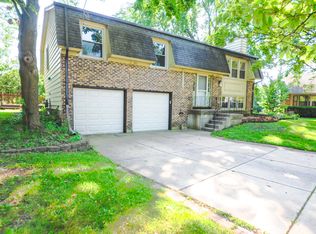 3915 Whispering Trails Dr, Hoffman Estates, IL 60192