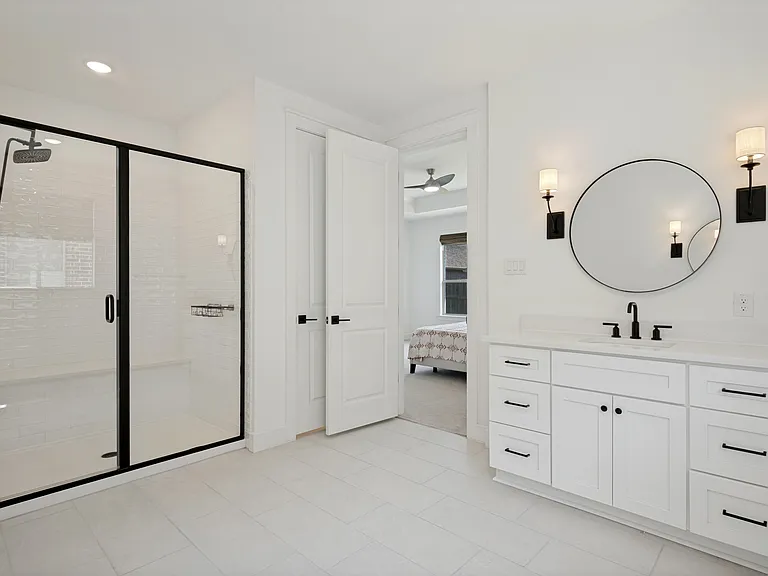 724 Danbury St — Photo 16