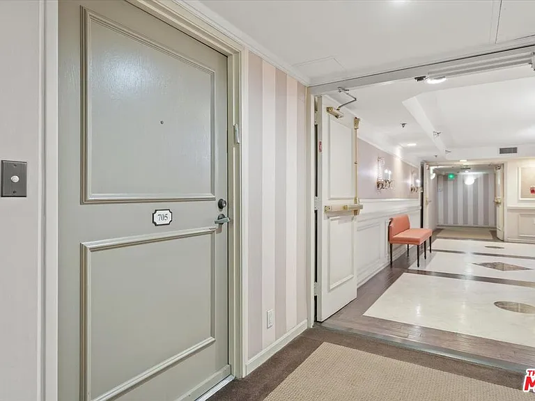 10660 Wilshire Blvd #705 — Photo 31
