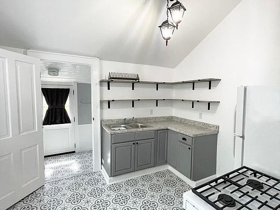 2nd image of 4018 Royal St