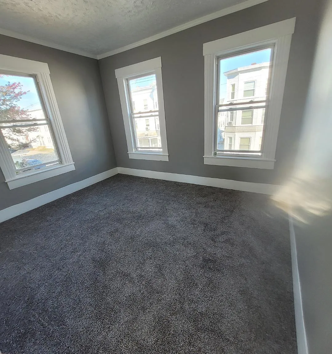 210 Notre Dame Ave — Photo 4