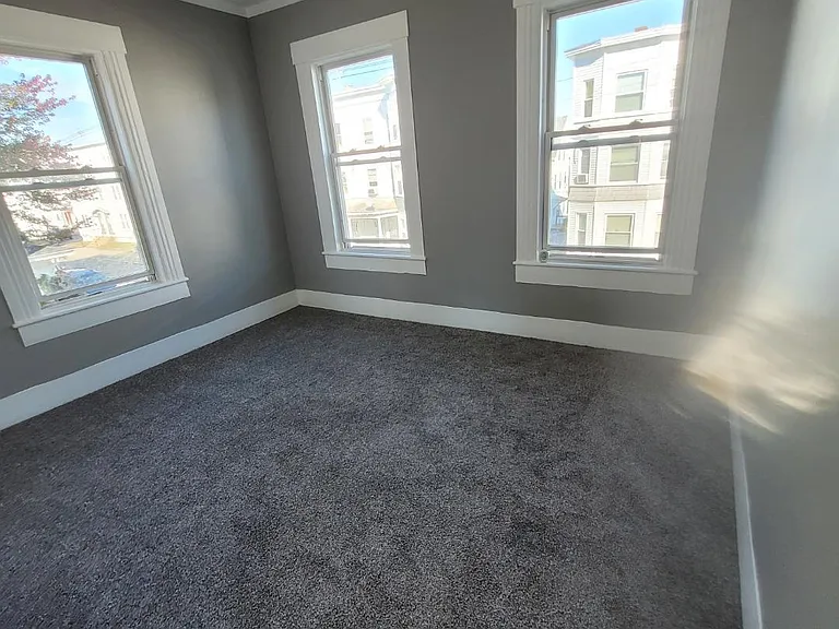 210 Notre Dame Ave #2 — Photo 4