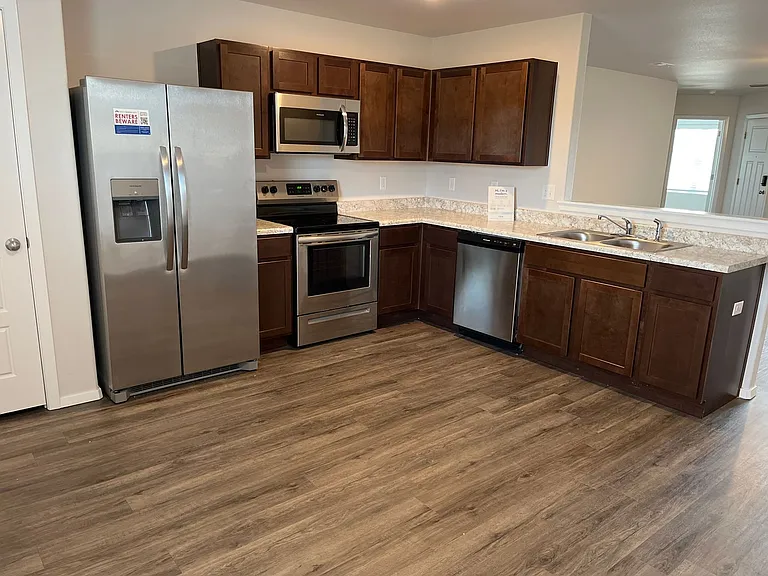 3313 E Jacob Ln — Photo 4