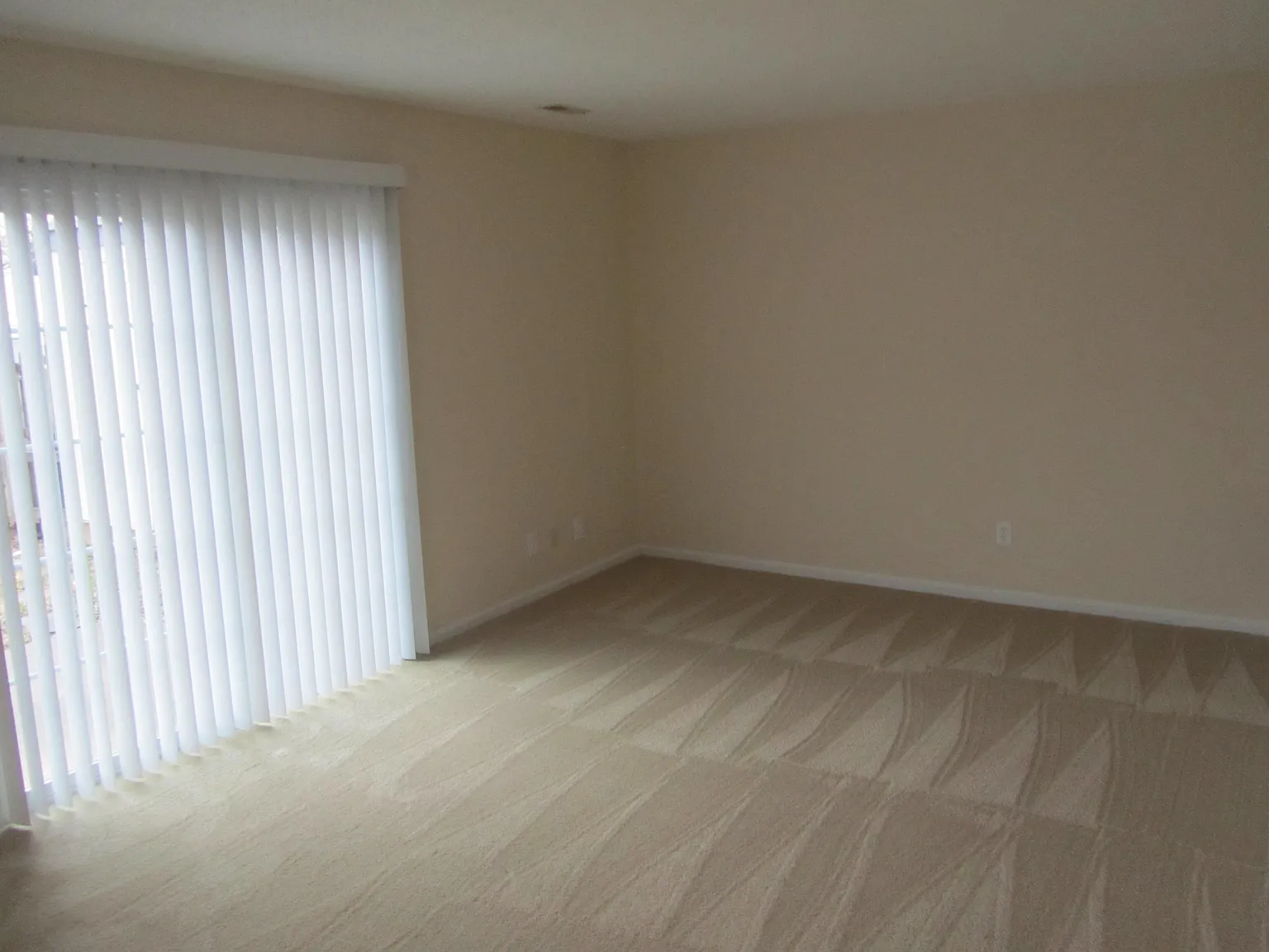3 bed, 1.5 bath, 1280 sqft, $2,175 — Photo 3