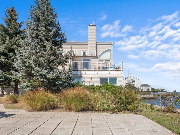 8 Deepwater Way image 1 of 23