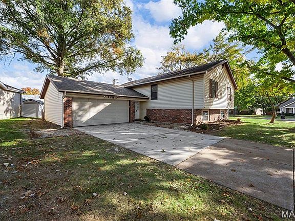 3rd image of 12817 Sandfield Dr