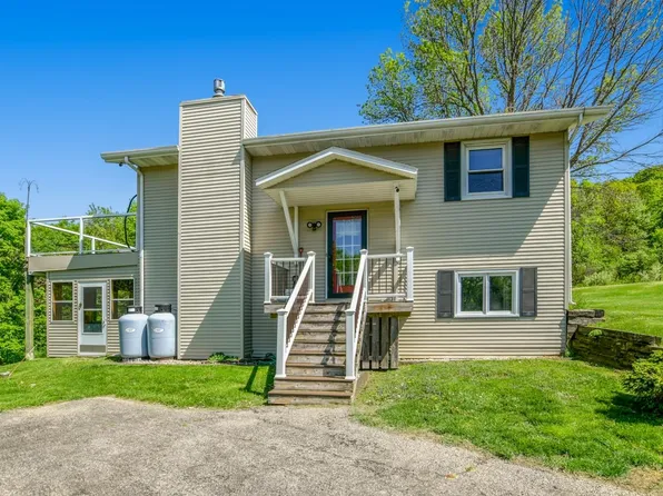 S1596 Summit Point Dr, La Valle, WI 53941