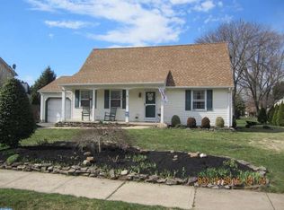 4 Hirth Dr, Hamilton, NJ 08620