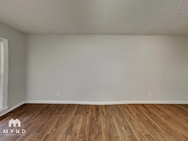 2154 Ashland Dr — Photo 5