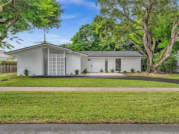 19701 Belmont Dr, Cutler Bay, FL 33157