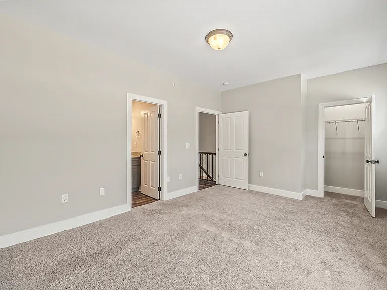 137 N Franklin Ave — Photo 13
