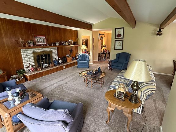 4th image of 333 Wood Ln