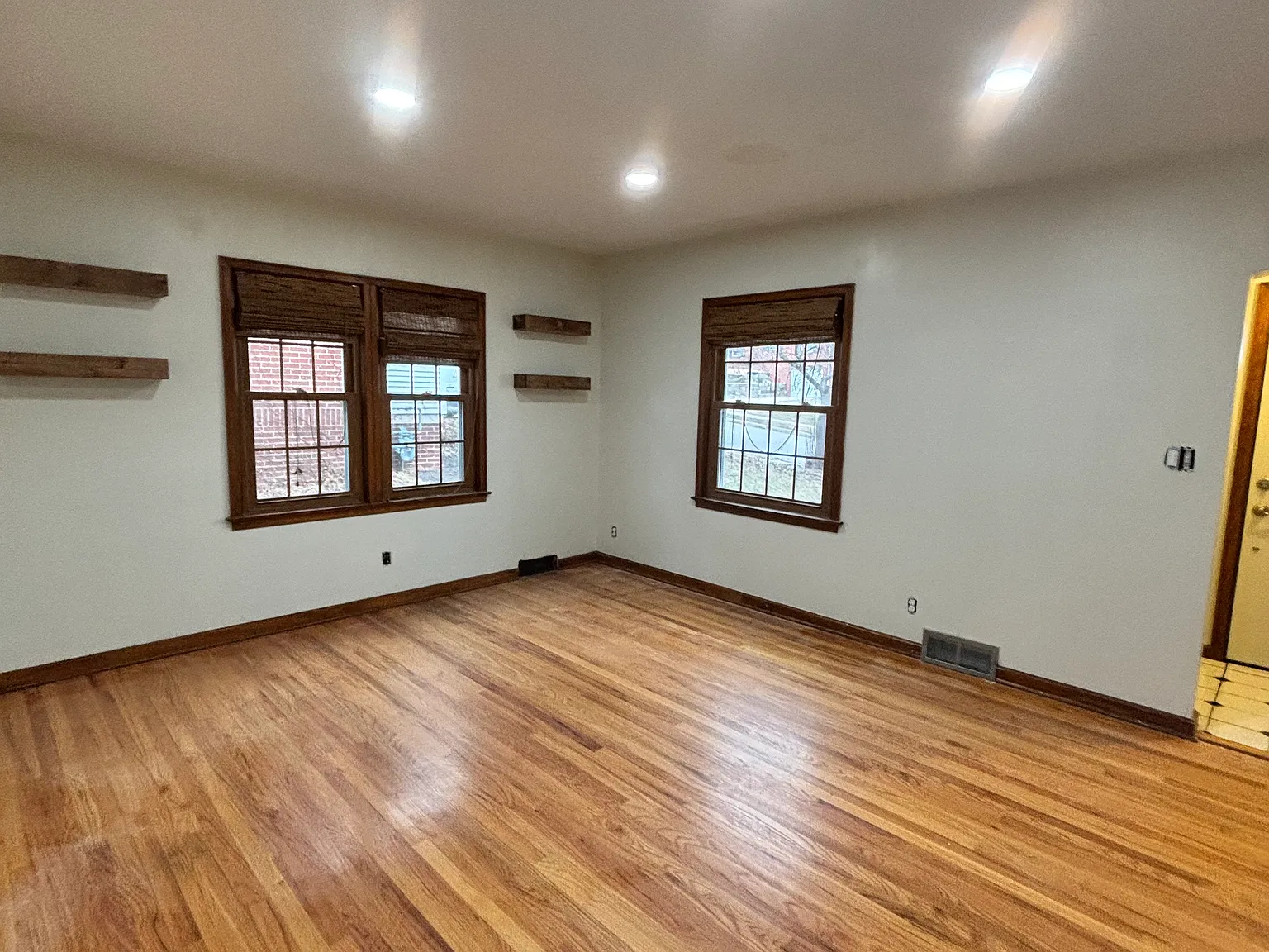 4544 Mason St — Photo 3