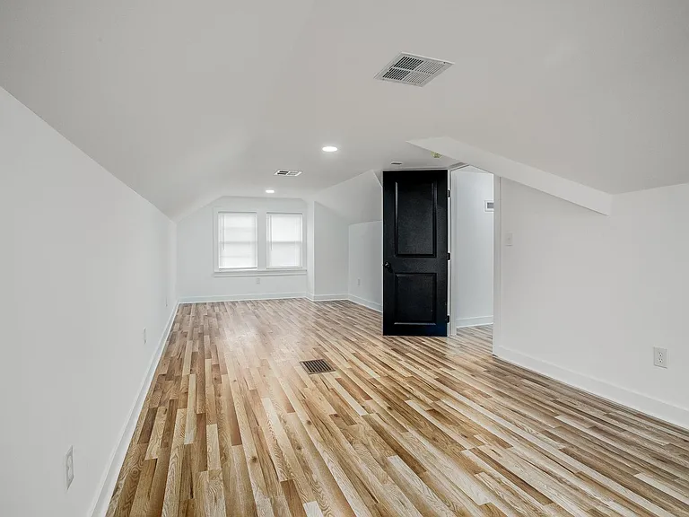 4421 Bellefontaine Ave — Photo 13