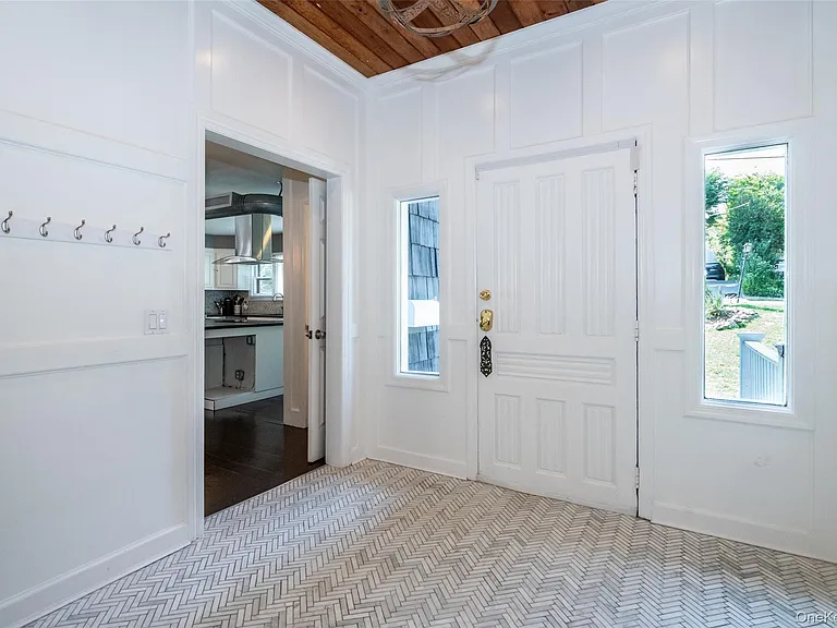17 Edgewood Ave — Photo 2
