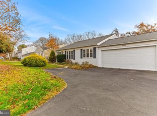 2325 Weymouth Ln, Crofton, MD 21114