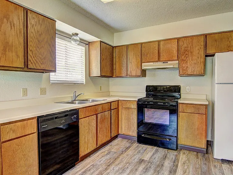3810 Brookhill Dr — Photo 4