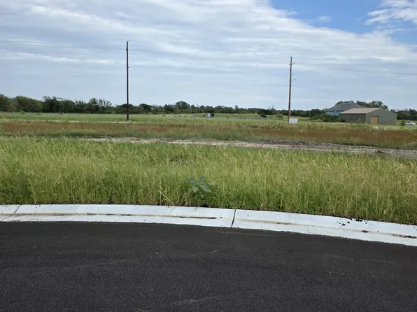 1629 E Northridge St, Valley Center, KS 67147