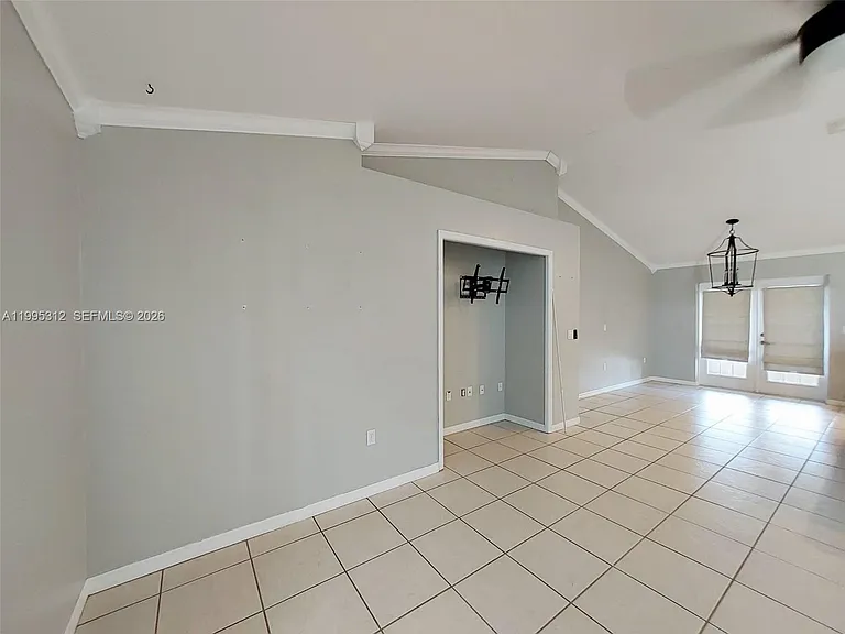 4031 Santa Barbara Dr — Photo 29