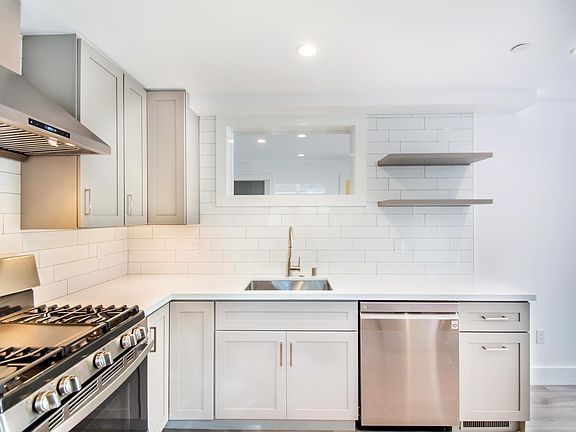 4th image of 881 Dolores St #A