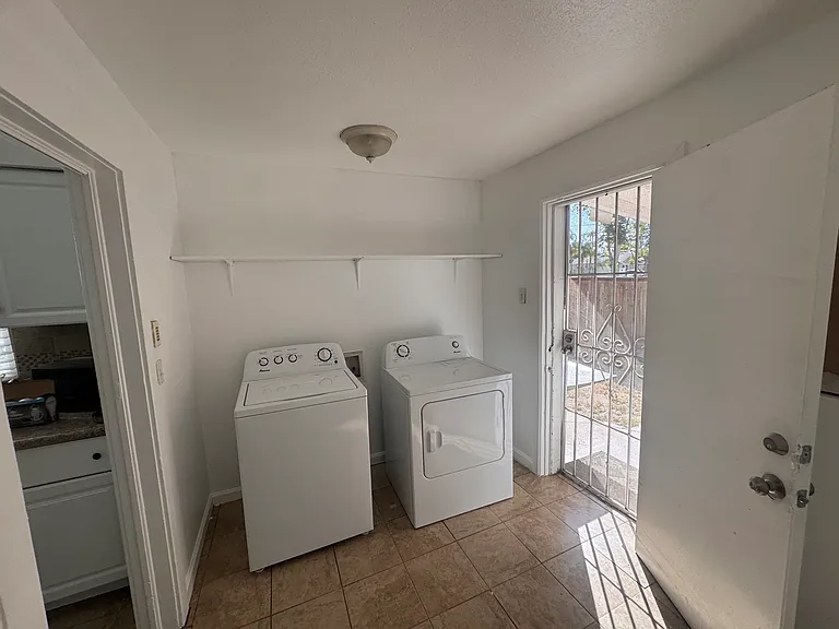 607 Fresno St — Photo 7