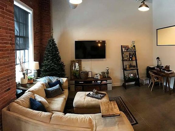 5th image of 835 Washington St APT 207