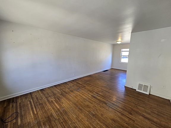 4th image of 235 Madison St