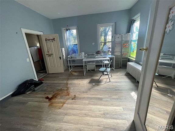 5th image of 609 Church St