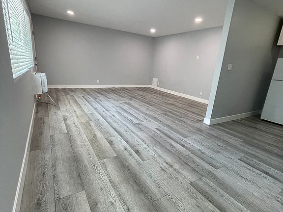 3rd image of 7237 Amigo Ave #6