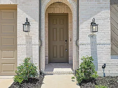 4 bed, 2279 sqft, $2,600 — Photo 2