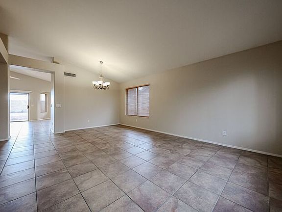 4th image of 2810 S Los Altos Pl