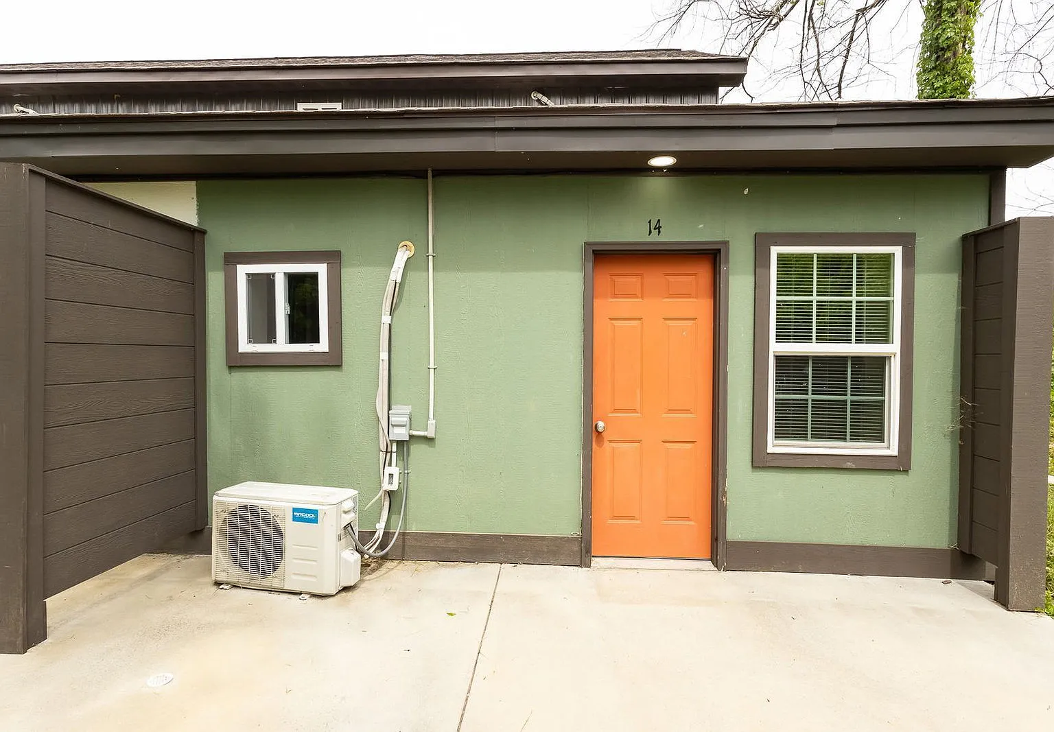 Studio, 1.0 bath, $995 — Photo 4