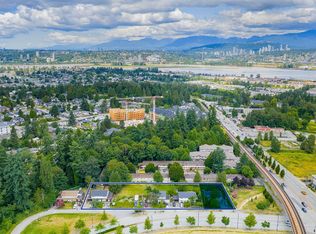 10977 University Dr, Surrey, BC V3T 3Z4