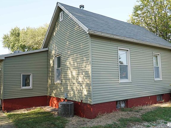 3rd image of 202 S Farnham St