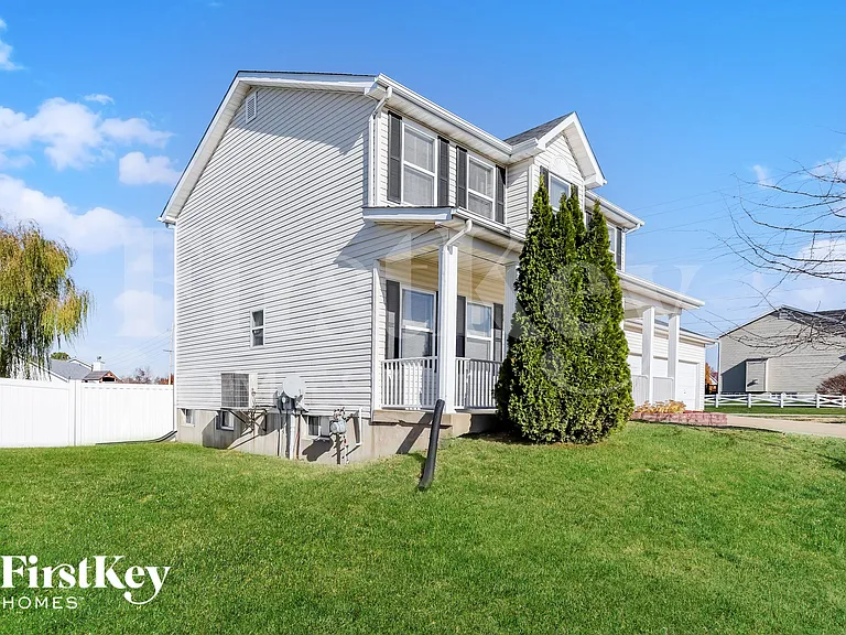 1097 Prince Albert Ct — Photo 2