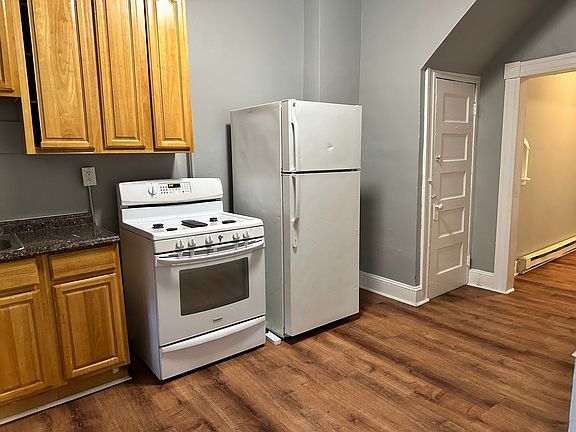 5th image of 2803 Windsor Ave