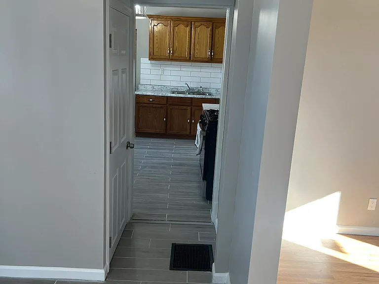 1617 Belmont Ave — Photo 10
