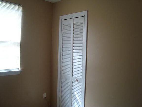 5th image of 504 Phyllis Dr