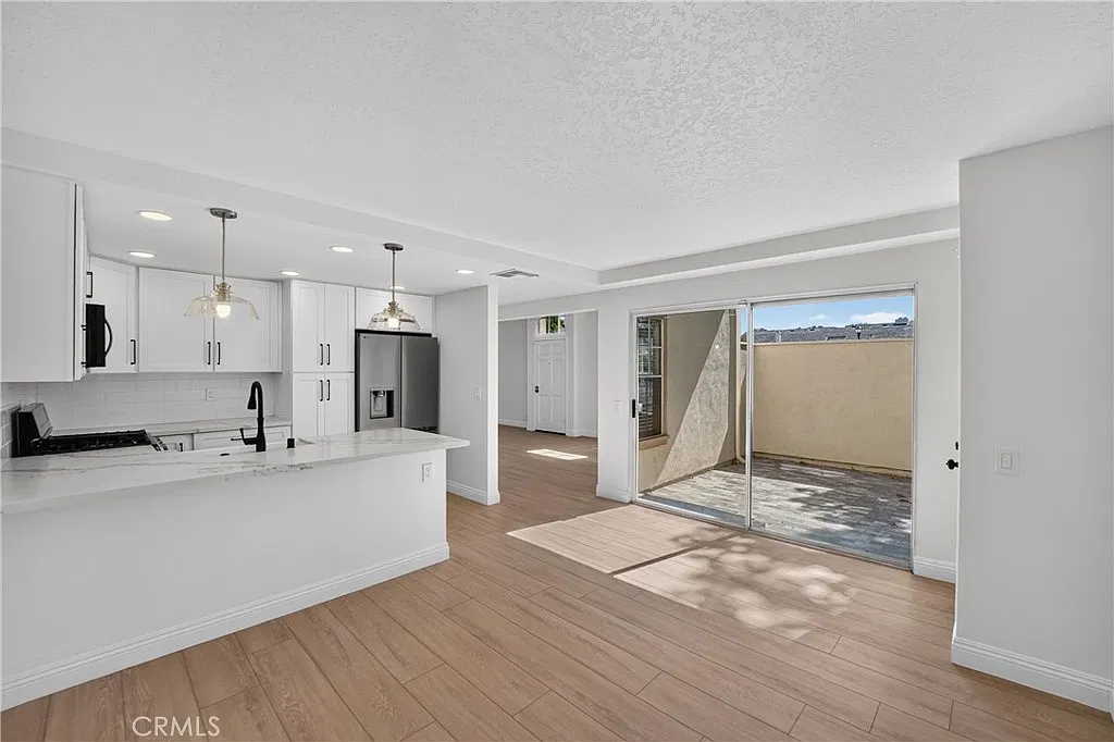 3 bed, 1524 sqft, $5,299 — Photo 2
