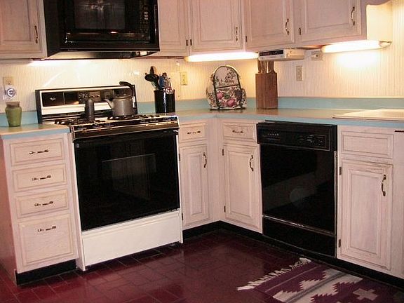 kitchen, great cabinets up to ceiling!