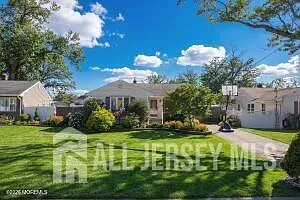 52 Sunset Ave photo 1